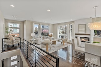 107 W Poindexter Dr, Charlotte, NC 28203