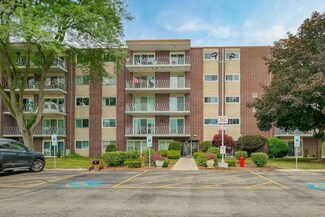 2900 Maple Ave Unit 17D, Downers Grove, IL 60515