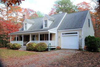 12 Mashpee Neck Rd, Mashpee, MA 02649
