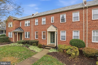 7 Russell Rd Unit D, Alexandria, VA 22301