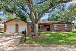 611 Dan St, East Bernard, TX 77435
