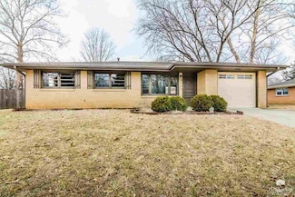 1741 Vaughn Dr, Manhattan, KS 66502