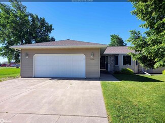 2209 14th Ave N, Clear Lake, IA 50428