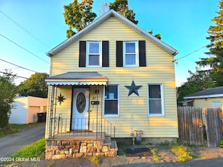 37 118th St, Troy, NY 12182