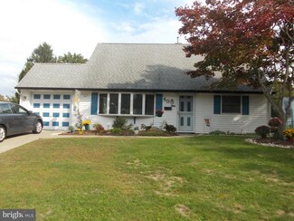60 Lower Orchard Dr, Levittown, PA 19056
