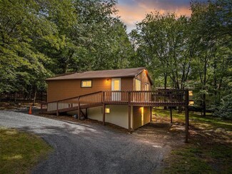 104 Tannenbaum Way, Henryville, PA 18332