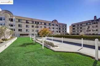 989 Webster St, Oakland, CA 94607