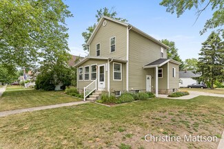1051 Pennoyer Ave, Grand Haven, MI 49417
