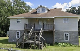 4800 Larimore St, Moss Point, MS 39563