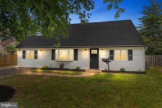 26 Keystone Ln, Levittown, PA 19055