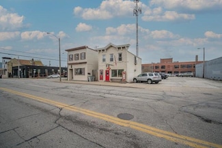 904 S 1st St, Milwaukee, WI 53204