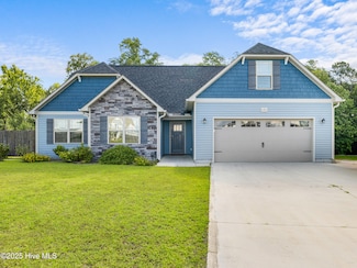 403 Breeze Way Ct, Hubert, NC 28539