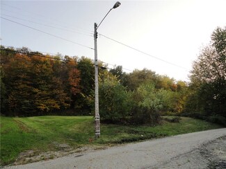 152 W Silver St, Waynesfield, OH 45896