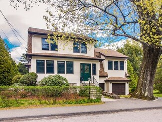 38 Daniels St, Hopedale, MA 01747