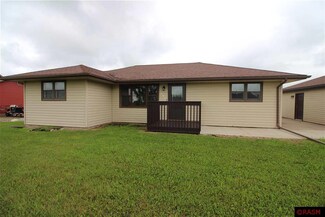 602 Dutton Dr, Ellendale, MN 56026