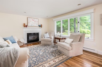 8 Woodridge Rd, Durham, NH 03824