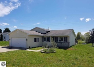 3881 Paddock Dr, Traverse City, MI 49685