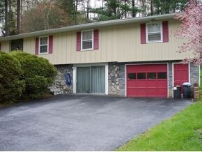 1503 Valley View Dr, Big Stone Gap, VA 24219