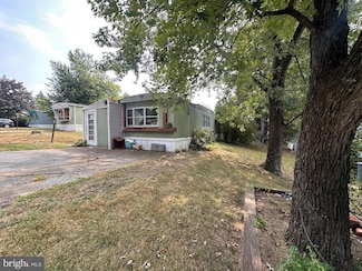 52 Buckeye Ln, Carlisle, PA 17015