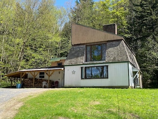 121 Happy Haven Rd, Wilmington, VT 05363