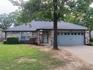 6902 Silver Oak Dr, Tulsa, OK 74107