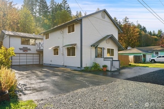 215 S 11th St, Shelton, WA 98584