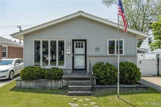 146 Woodcrest Dr, Amherst, NY 14226
