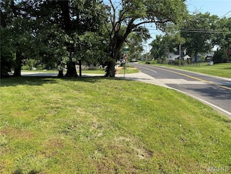 1841 N Warson Rd, Saint Louis, MO 63114