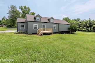 957 W Hunt Rd, Alcoa, TN 37701