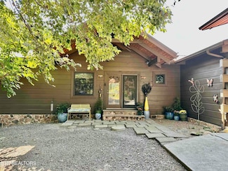 575 Ironsburg Rd, Tellico Plains, TN 37385