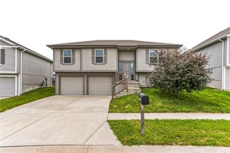 21718 North Ridge, Peculiar, MO 64078
