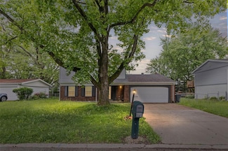 1420 Vicksburg Dr, Belleville, IL 62221