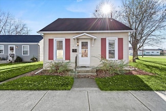 3 W Harrison St, Wapakoneta, OH 45895
