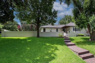 133 Lakeridge Dr, Dallas, TX 75218