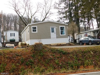 9 Front St, Oxford, NJ 07863