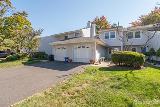 27 Sandpiper Dr, Parlin, NJ 08859