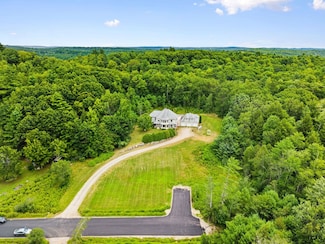 103 Renshaw Rd, Weare, NH 03281