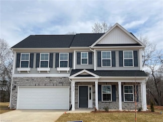 4558 Stratus Ln, Clemmons, NC 27012
