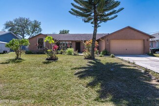 1262 Heberling St NW, Palm Bay, FL 32907