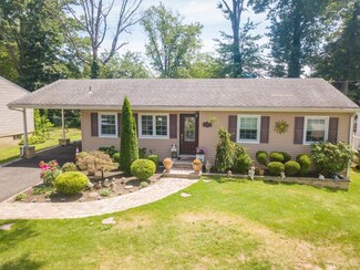 18 Columbia Rd, Parlin, NJ 08859
