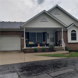 12521 Gwen Whisler Dr NW, Uniontown, OH 44685