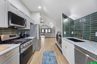 4174 Cass St, Omaha, NE 68131