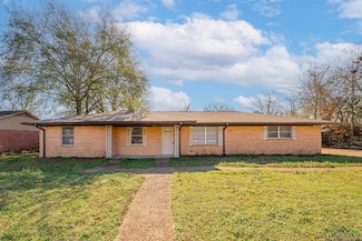 2704 Royal Dr, Kilgore, TX 75662