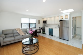 7 Bond St Unit Ph400, Great Neck, NY 11021