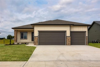2812 NW Greenwood St, Ankeny, IA 50023