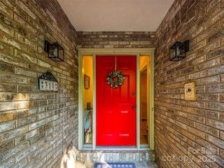 310 Claremont Dr, Flat Rock, NC 28731