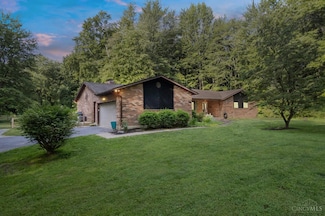 3053 Clemons Ln, Batavia, OH 45103