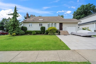 33 Shelter Hill Rd, Plainview, NY 11803