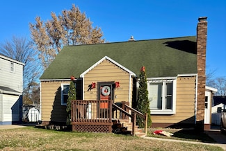 2690 Pinehurst Rd, Norton Shores, MI 49441