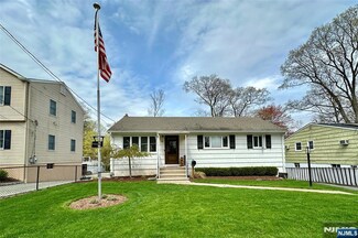 113 Seminole Ave, Oakland, NJ 07436